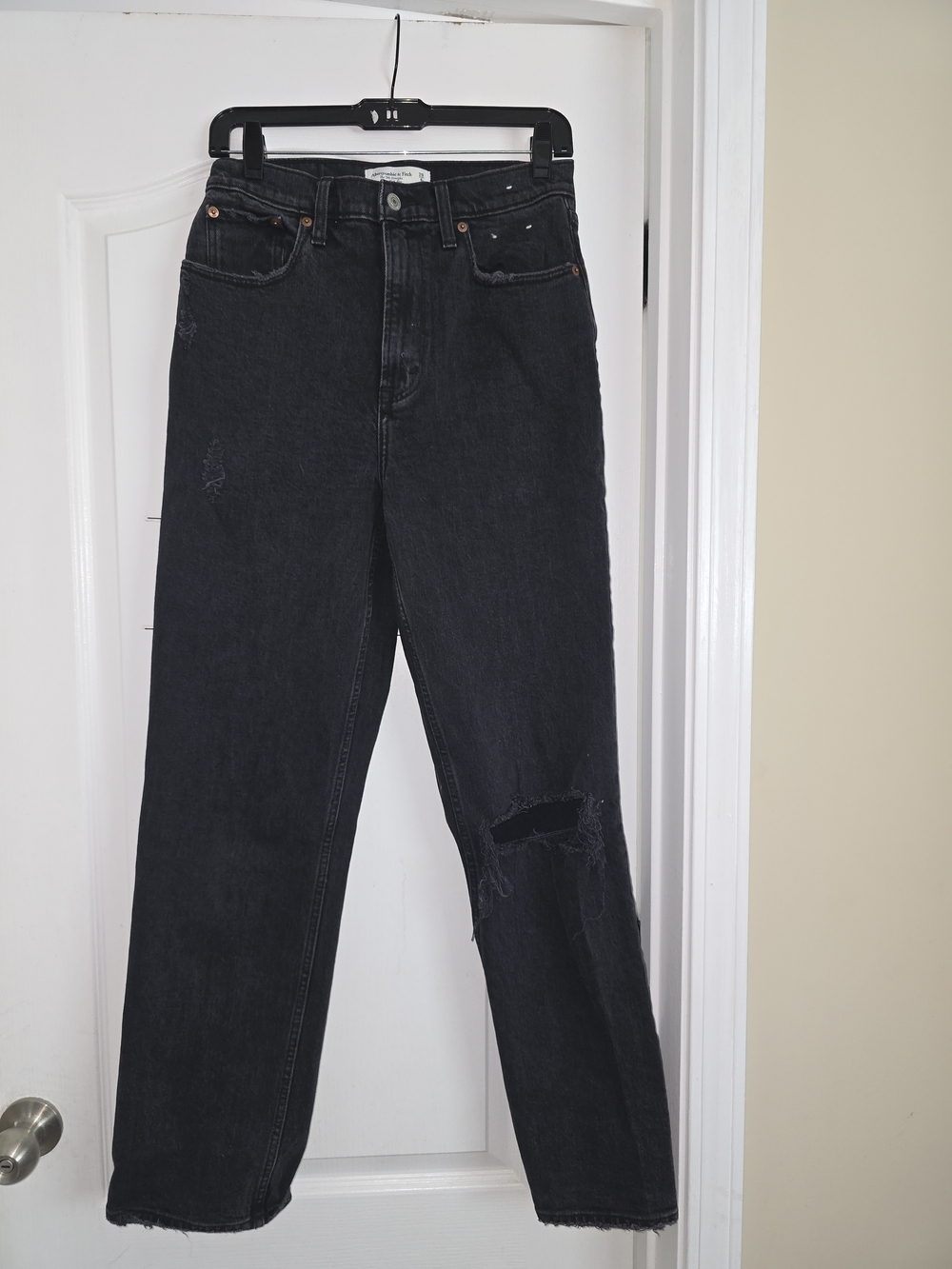 Abercrombie & Fitch Black Straight-Leg Jeans with Knee Rip